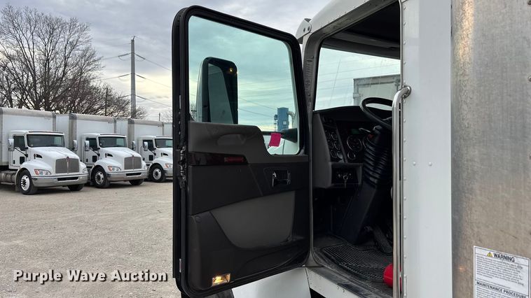 image for item EA4447 2021 Kenworth T270 box truck