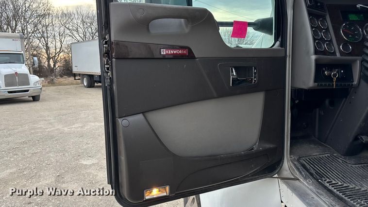 image for item EA4447 2021 Kenworth T270 box truck