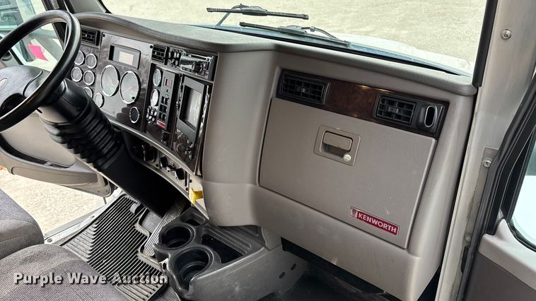 image for item EA4447 2021 Kenworth T270 box truck