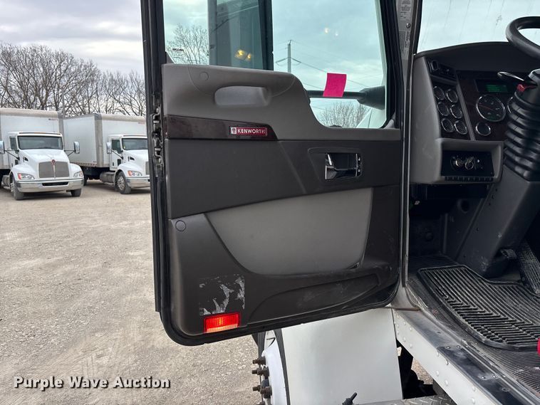 image for item EA4448 2021 Kenworth T270 box truck