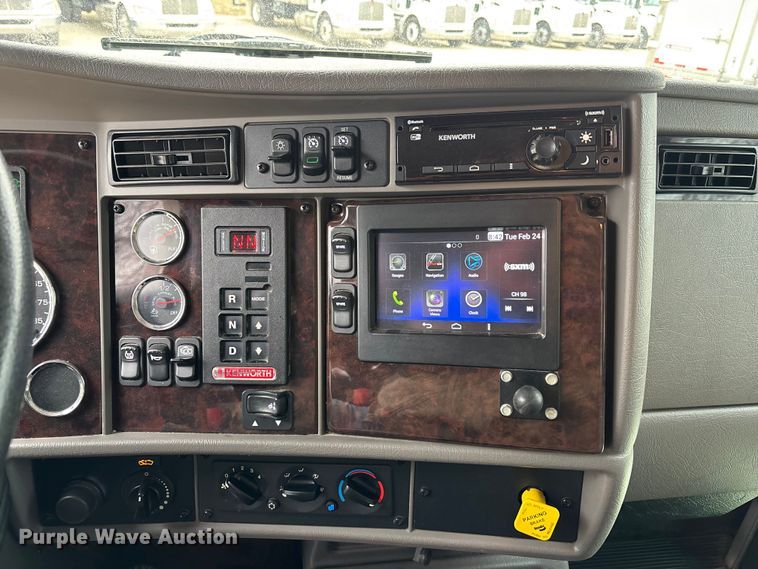 image for item EA4448 2021 Kenworth T270 box truck