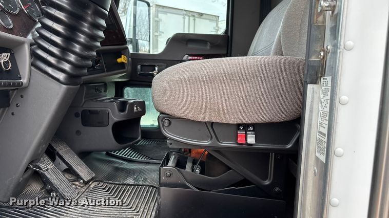 image for item EA4449 2021 Kenworth T270 box truck