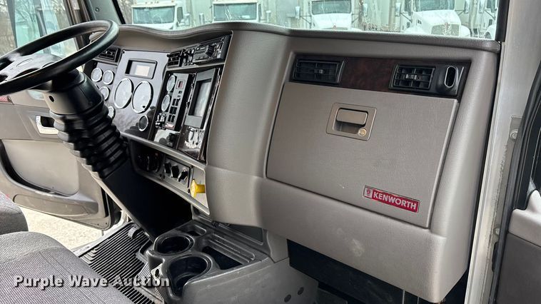 image for item EA4449 2021 Kenworth T270 box truck