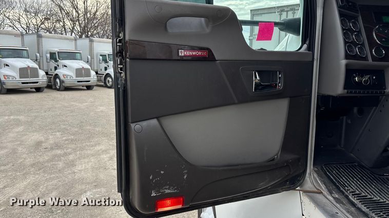 image for item EA4450 2021 Kenworth T270 box truck