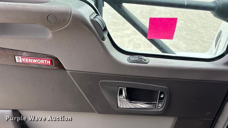 image for item EA4450 2021 Kenworth T270 box truck