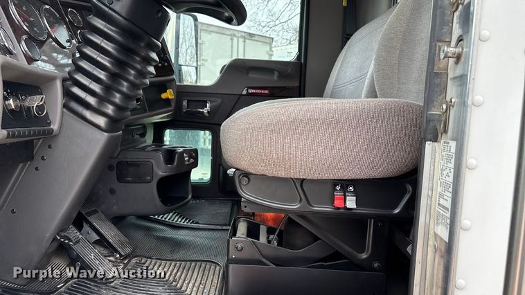 image for item EA4450 2021 Kenworth T270 box truck