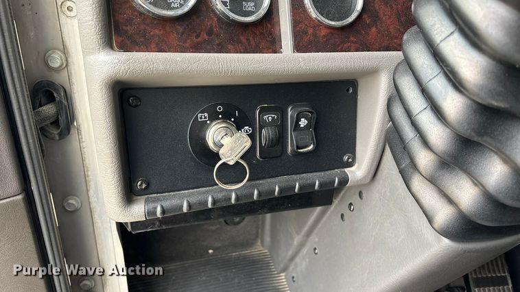 image for item EA4450 2021 Kenworth T270 box truck