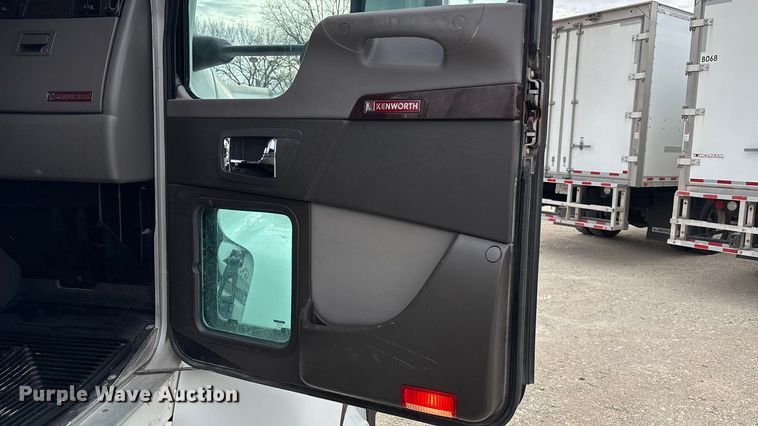 image for item EA4450 2021 Kenworth T270 box truck