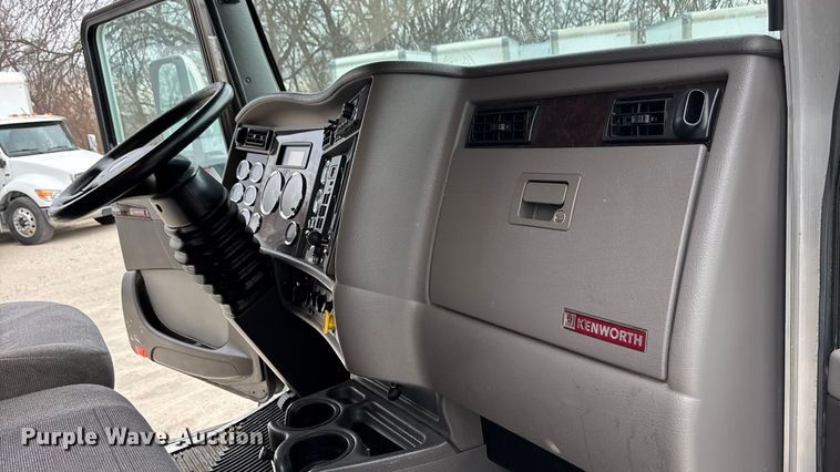 image for item EA4450 2021 Kenworth T270 box truck