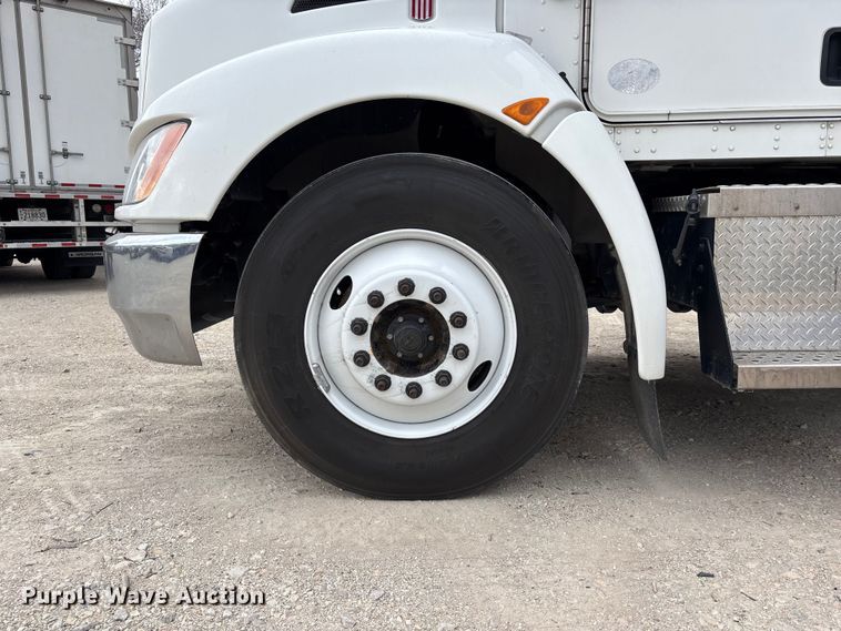 image for item EA4450 2021 Kenworth T270 box truck