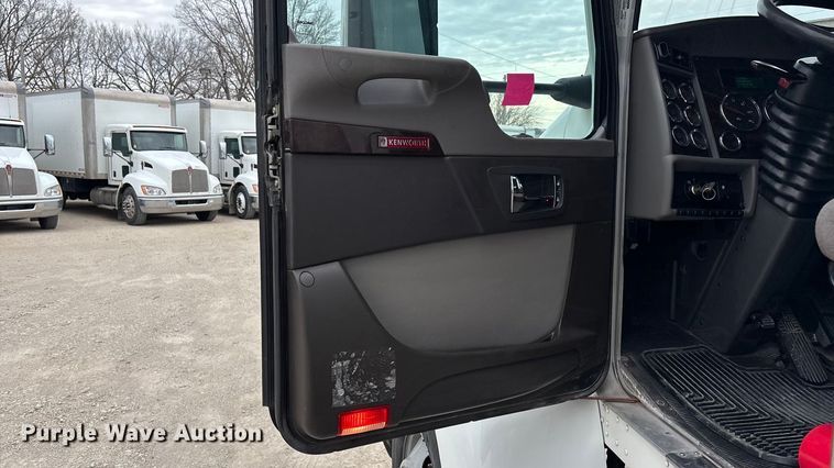 image for item EA4451 2021 Kenworth T270 box truck