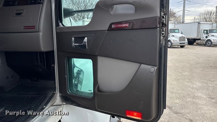 image for item EA4451 2021 Kenworth T270 box truck