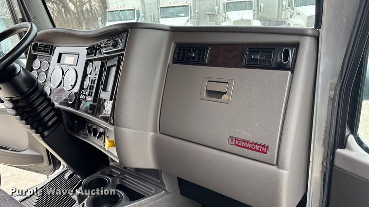 image for item EA4451 2021 Kenworth T270 box truck