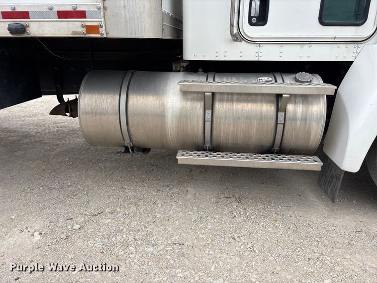 image for item EA4452 2021 Kenworth T270 box truck