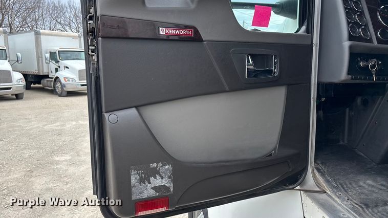 image for item EA4452 2021 Kenworth T270 box truck