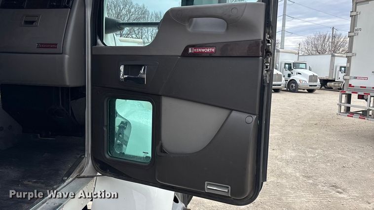 image for item EA4452 2021 Kenworth T270 box truck