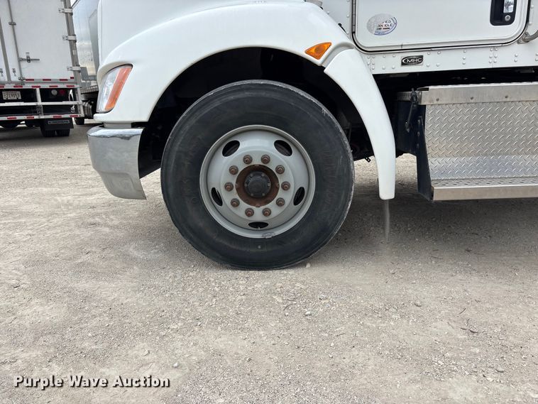 image for item EA4452 2021 Kenworth T270 box truck