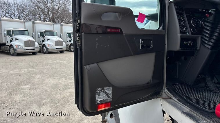 image for item EA4453 2021 Kenworth T270 box truck