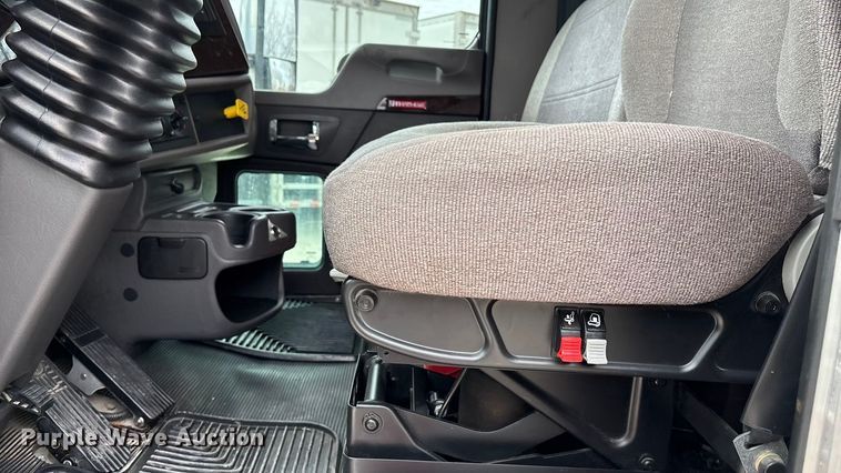 image for item EA4453 2021 Kenworth T270 box truck