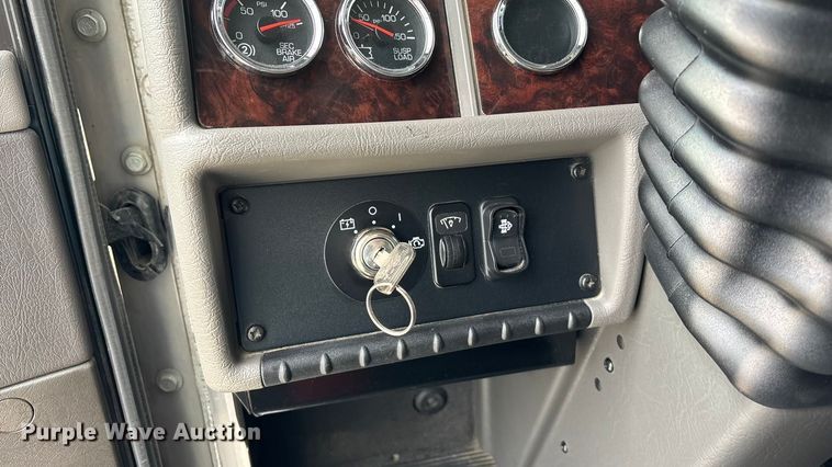 image for item EA4453 2021 Kenworth T270 box truck