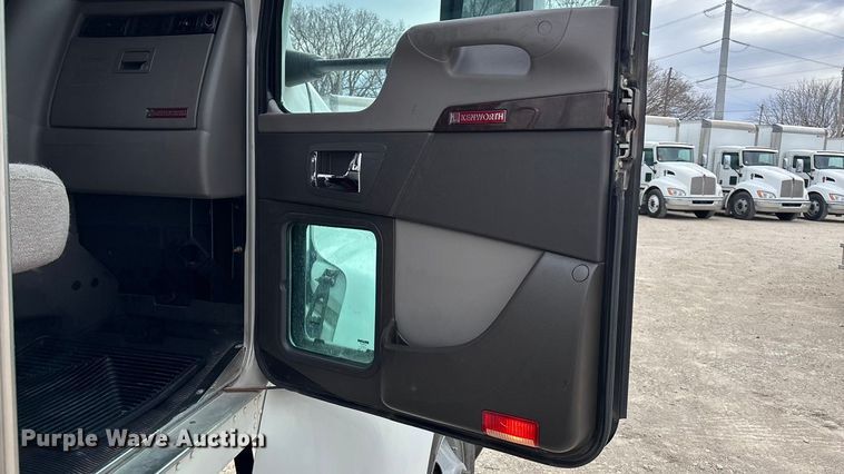 image for item EA4453 2021 Kenworth T270 box truck