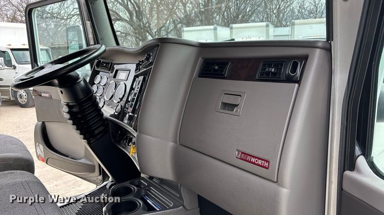 image for item EA4453 2021 Kenworth T270 box truck