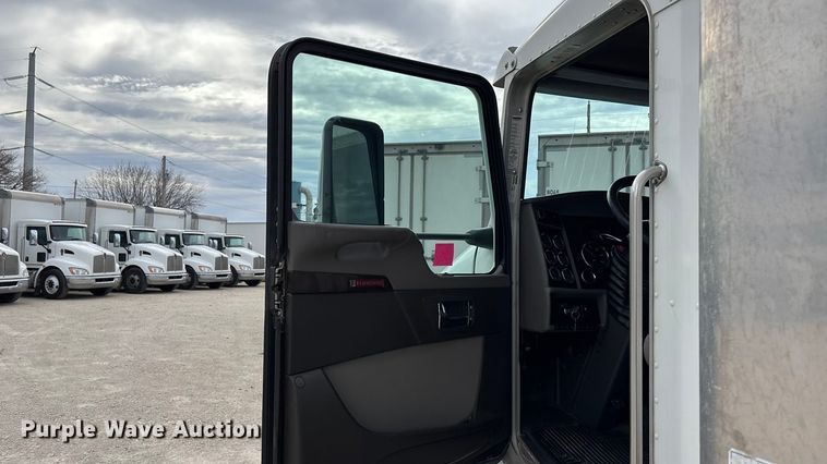 image for item EA4454 2021 Kenworth T270 box truck