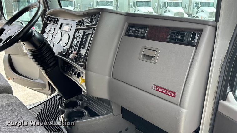 image for item EA4454 2021 Kenworth T270 box truck