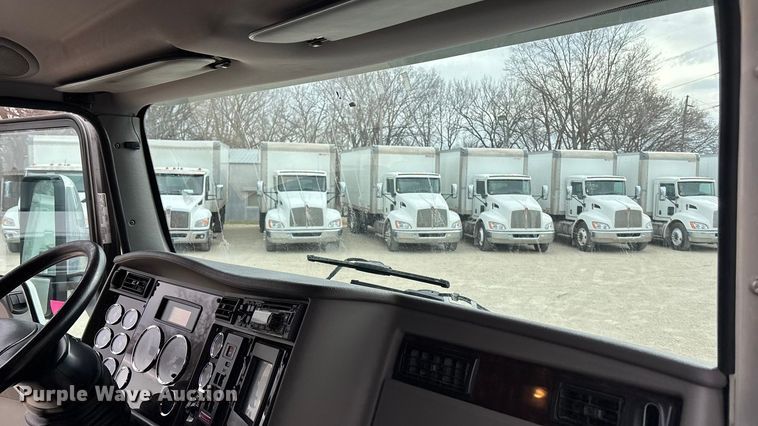 image for item EA4454 2021 Kenworth T270 box truck