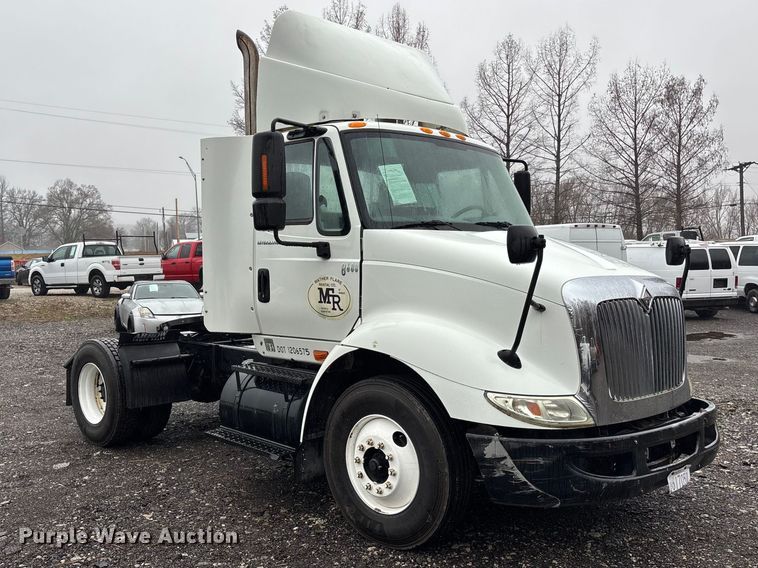 image for item EA4471 2007 International 8600 semi truck