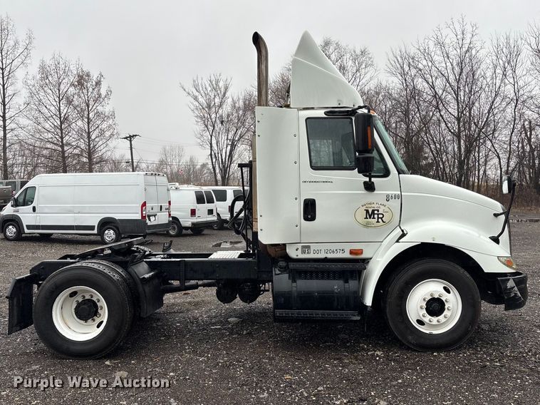 image for item EA4471 2007 International 8600 semi truck