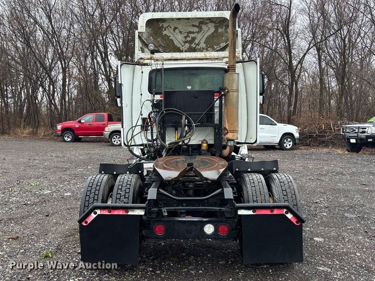 image for item EA4471 2007 International 8600 semi truck