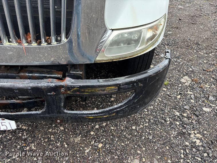 image for item EA4471 2007 International 8600 semi truck