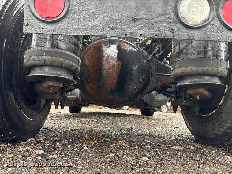 image for item EA4471 2007 International 8600 semi truck