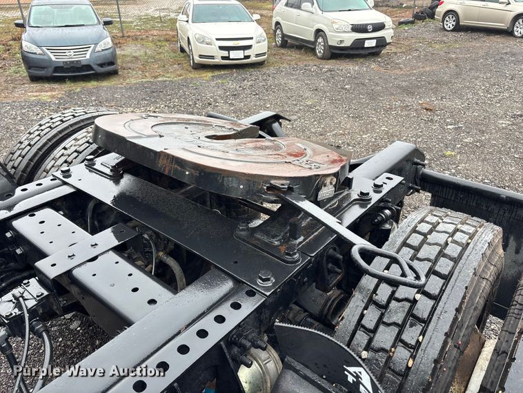 image for item EA4471 2007 International 8600 semi truck