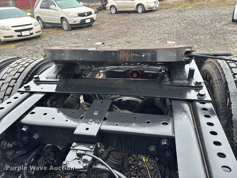 image for item EA4471 2007 International 8600 semi truck