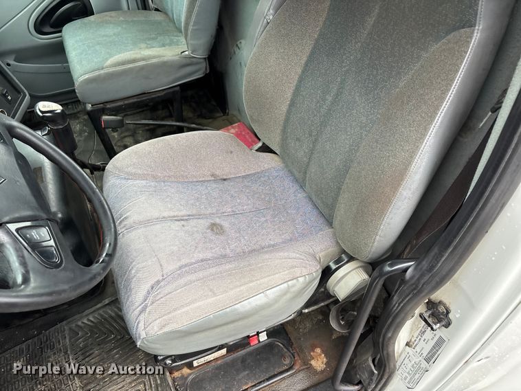 image for item EA4471 2007 International 8600 semi truck