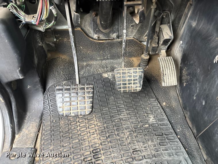 image for item EA4471 2007 International 8600 semi truck