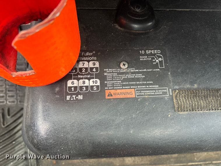 image for item EA4471 2007 International 8600 semi truck