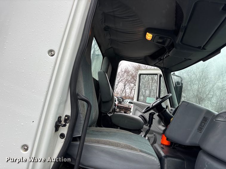 image for item EA4471 2007 International 8600 semi truck