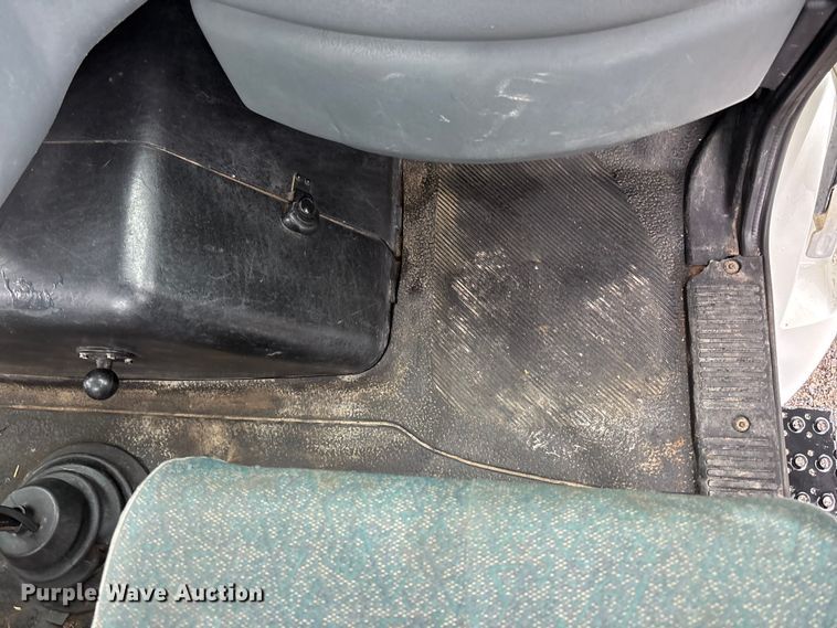 image for item EA4471 2007 International 8600 semi truck