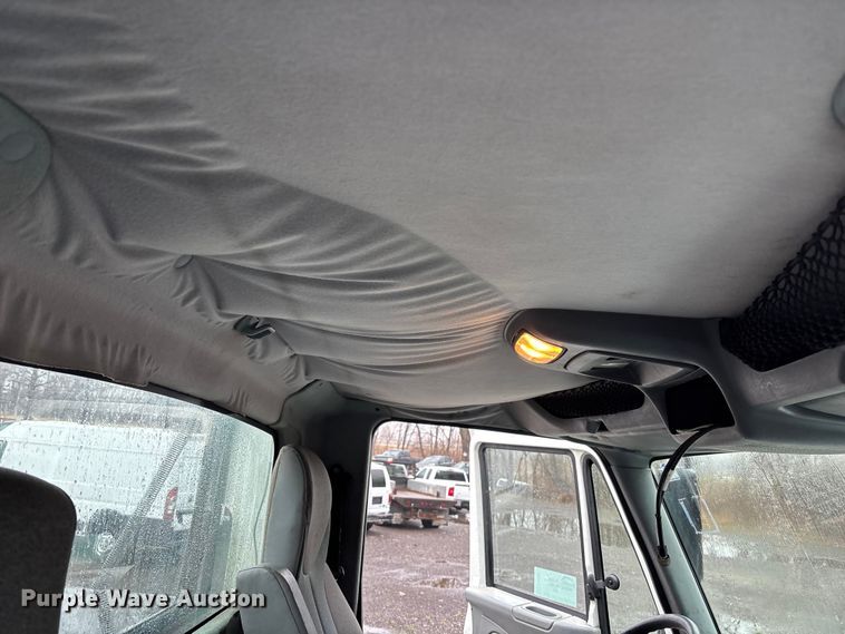 image for item EA4471 2007 International 8600 semi truck