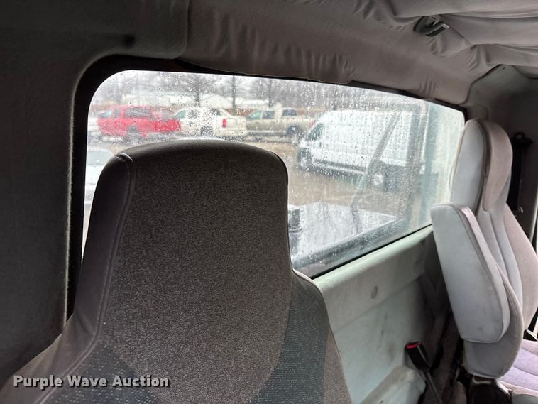 image for item EA4471 2007 International 8600 semi truck