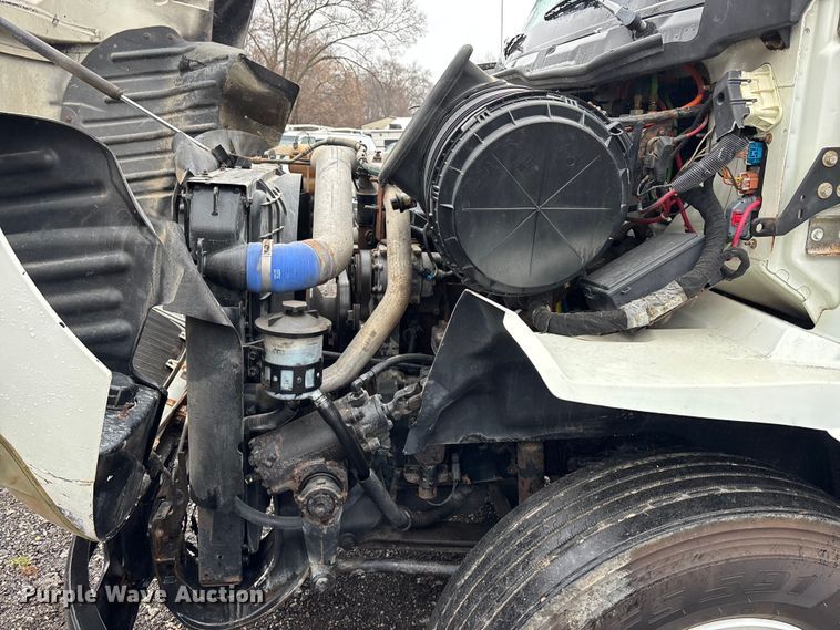 image for item EA4471 2007 International 8600 semi truck