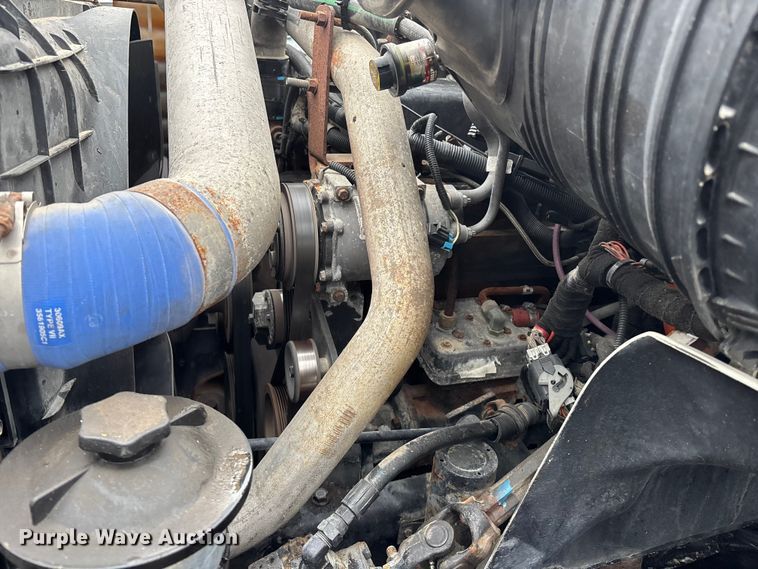 image for item EA4471 2007 International 8600 semi truck