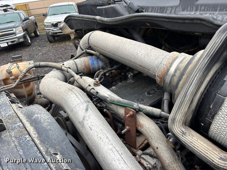 image for item EA4471 2007 International 8600 semi truck