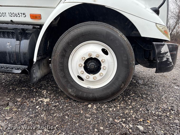 image for item EA4471 2007 International 8600 semi truck