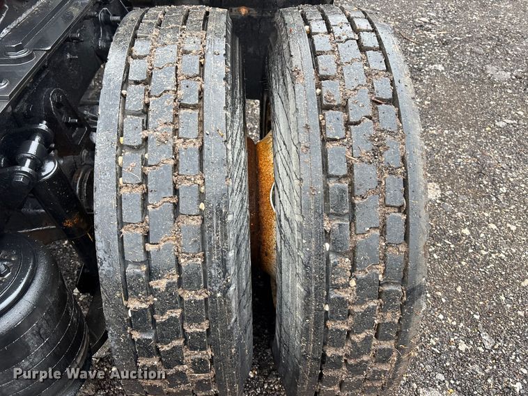 image for item EA4471 2007 International 8600 semi truck