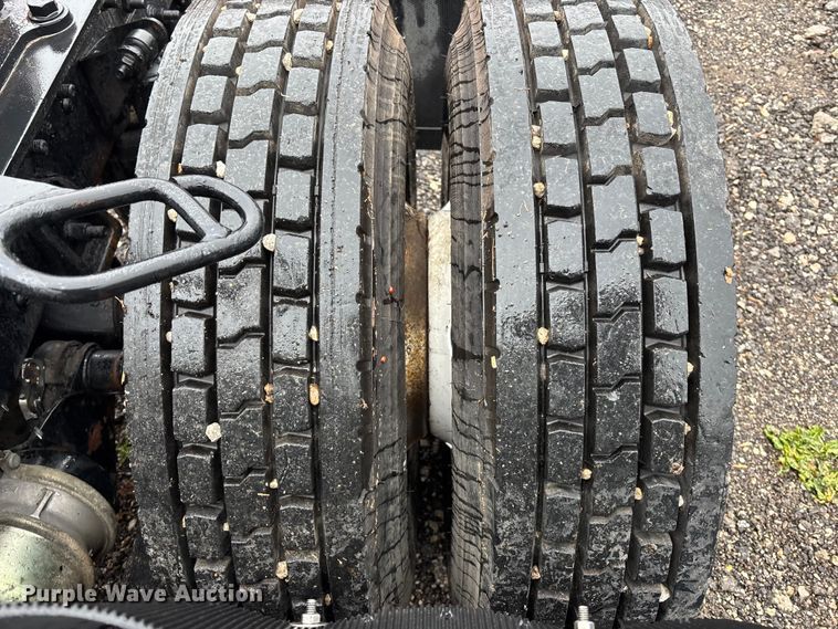 image for item EA4471 2007 International 8600 semi truck