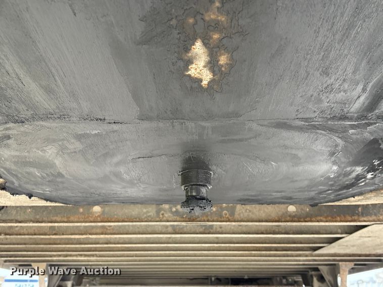 image for item EA7222 2015 Utility refrigerated van trailer